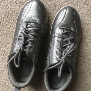 Easy Spirit sneakers ~ 8.5W
